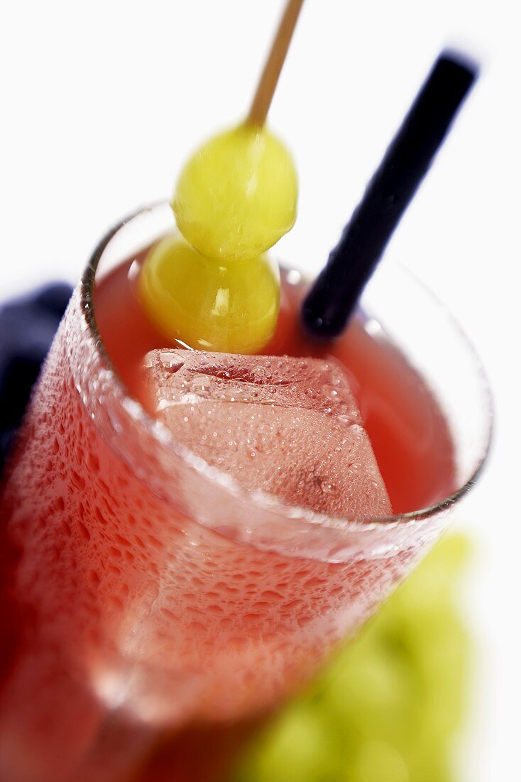 Iced tea with grapes