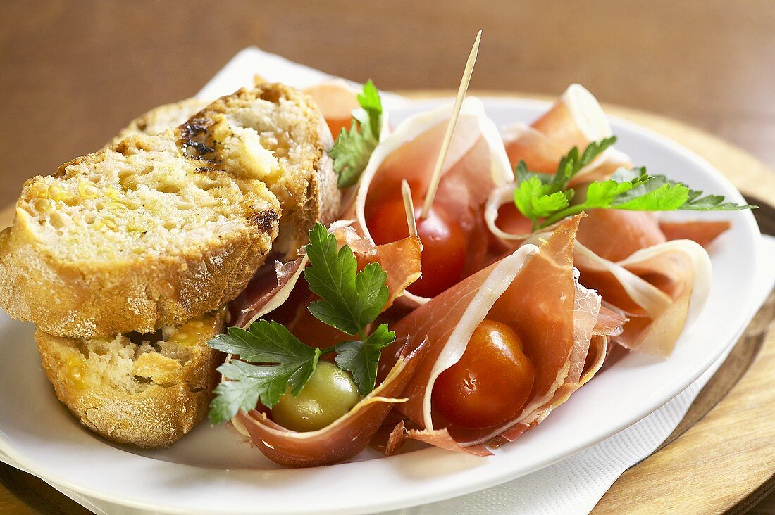 Antipasto rustico (Toasted bread with ham & vegetables, Italy)
