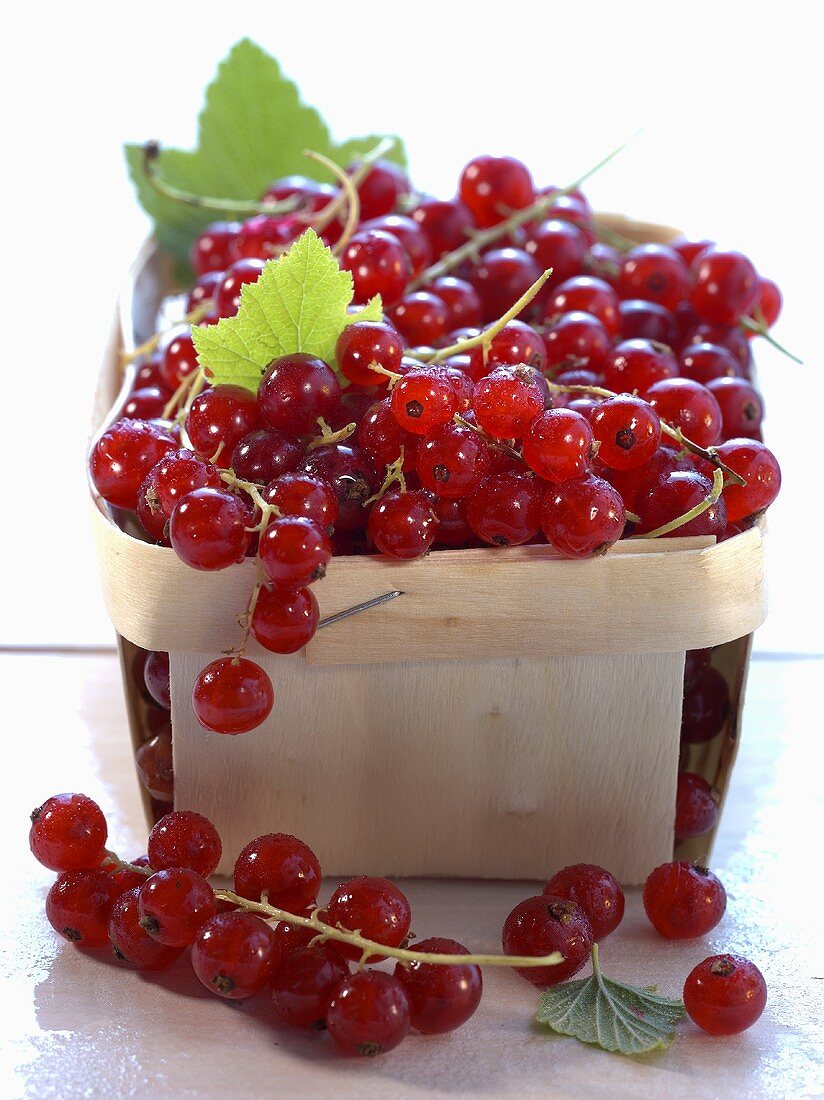Redcurrants in a wooden basket