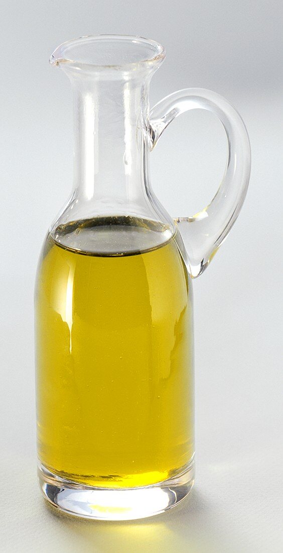 Olivenöl im Glaskännchen