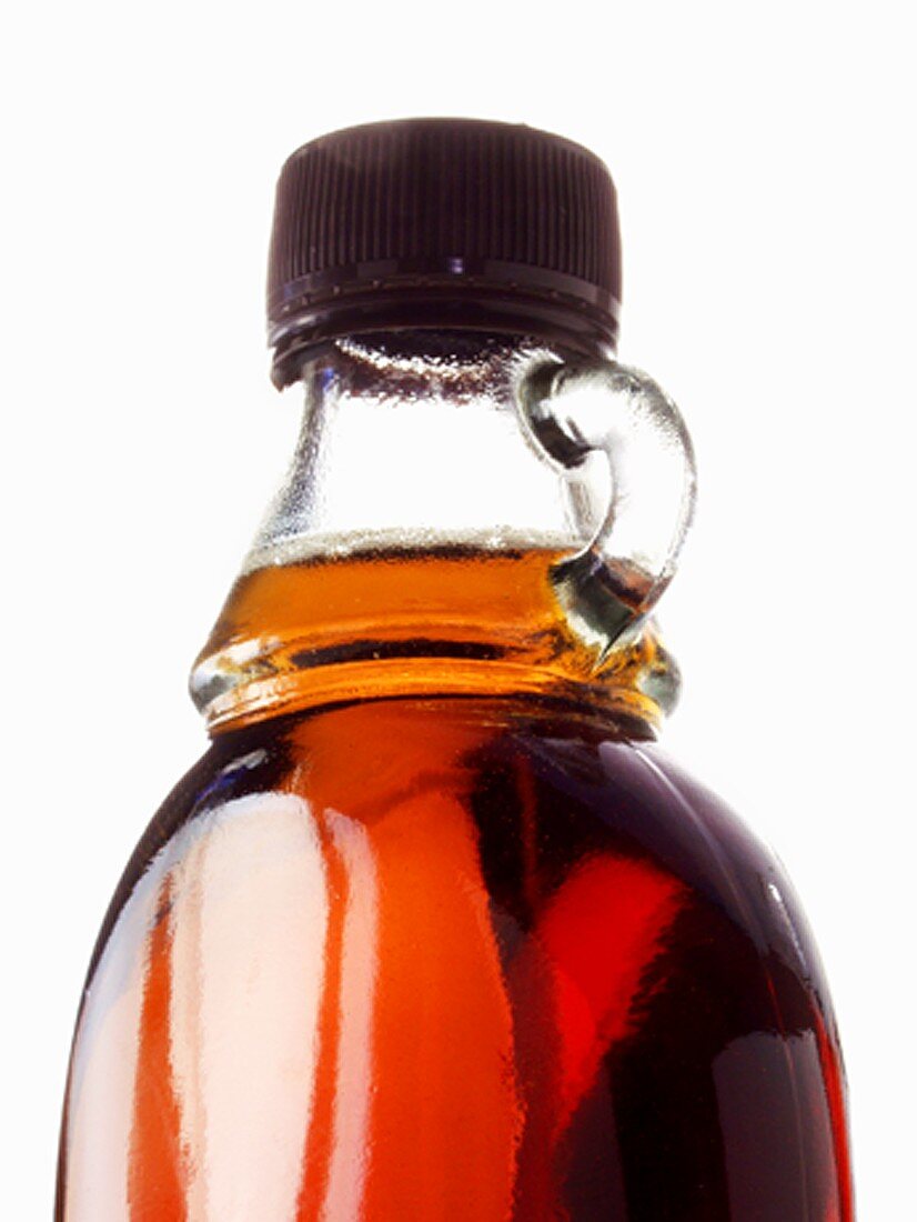 Flasche Ahornsirup (Close up)