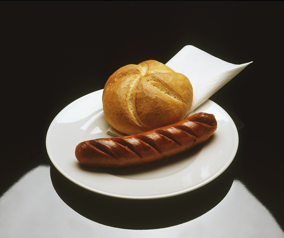 Gebratene Bockwurst mit Brötchen