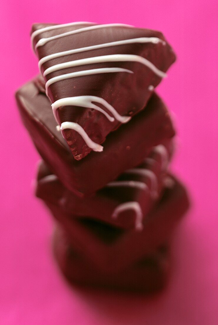 Schokoladenkonfekt, gestapelt