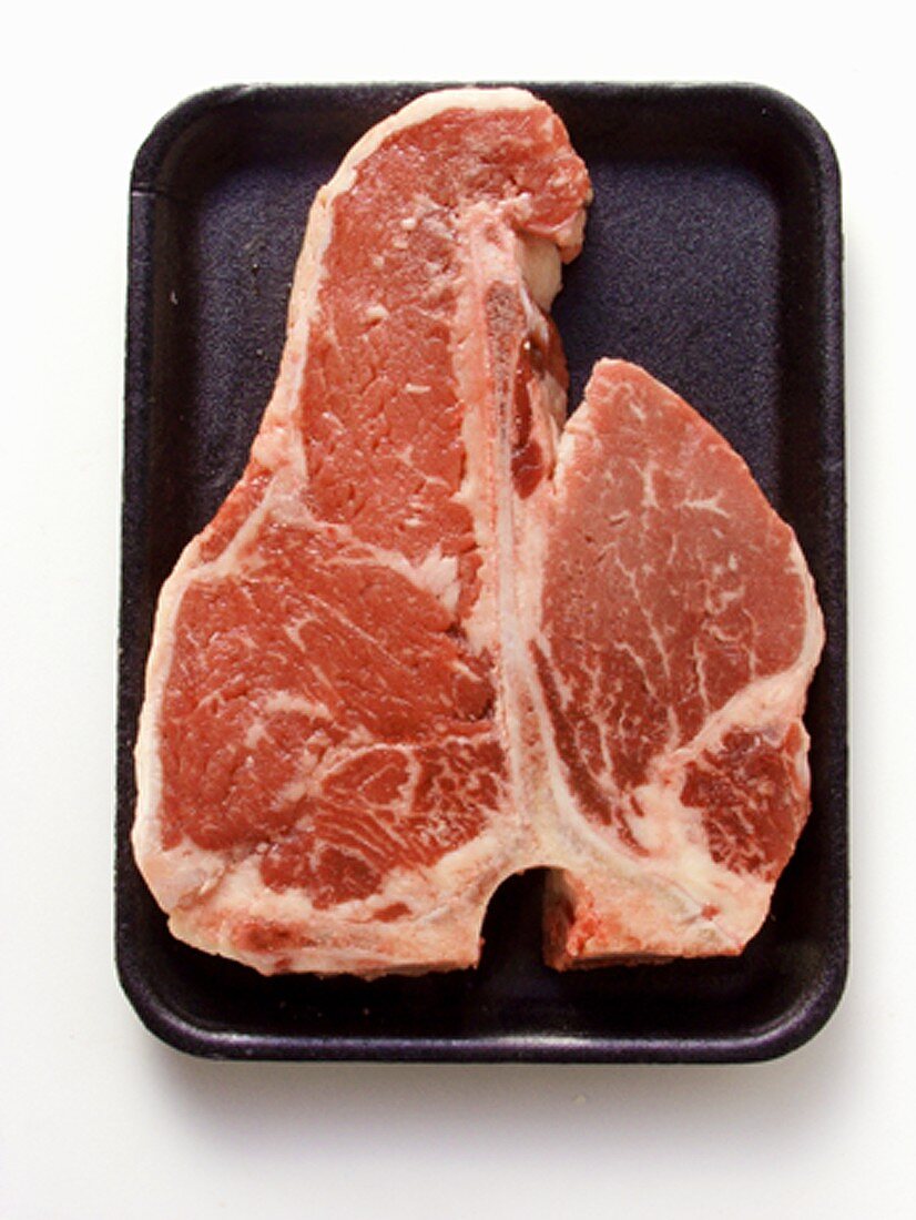 T-Bone-Steak auf Styroportasse