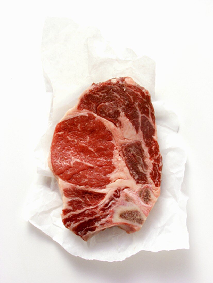 Rindersteak auf Papier (Chuck Blade Steak)
