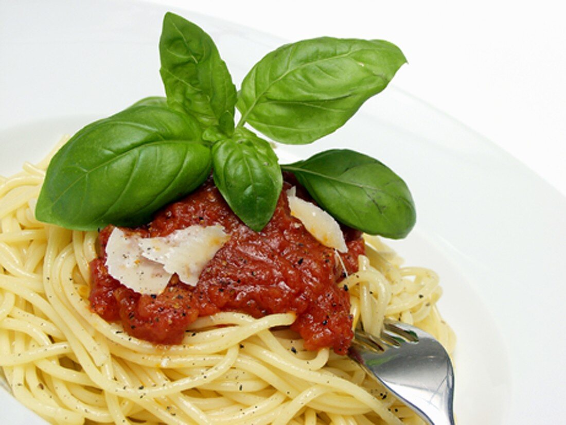 Spaghetti with Tomato Sauce and Fresh Basil