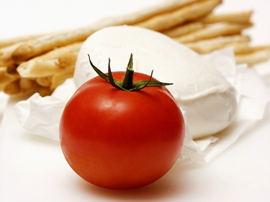 Frische Tomate, Mozzarella und Grissini