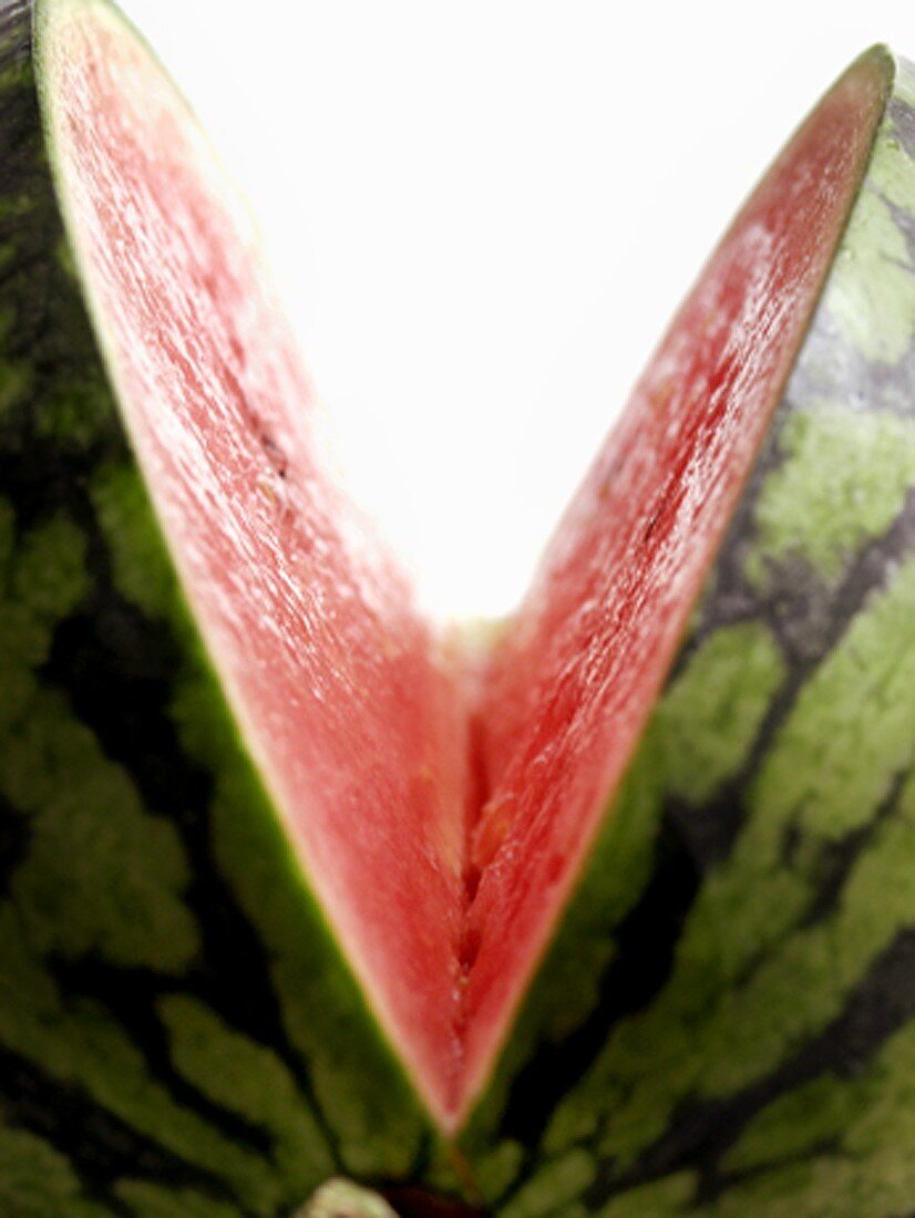 Wassermelone mit herausgeschnittenem Stück