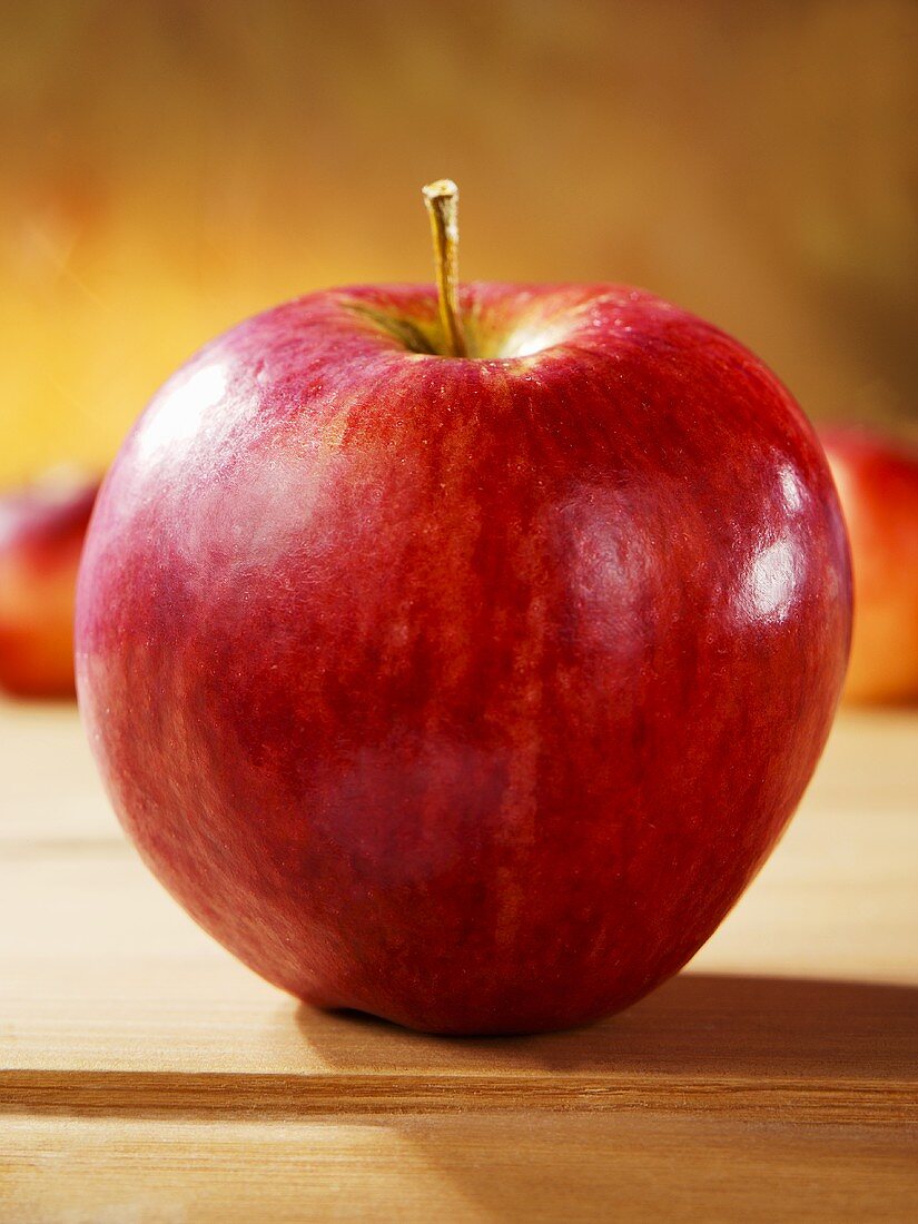 Ein roter Apfel