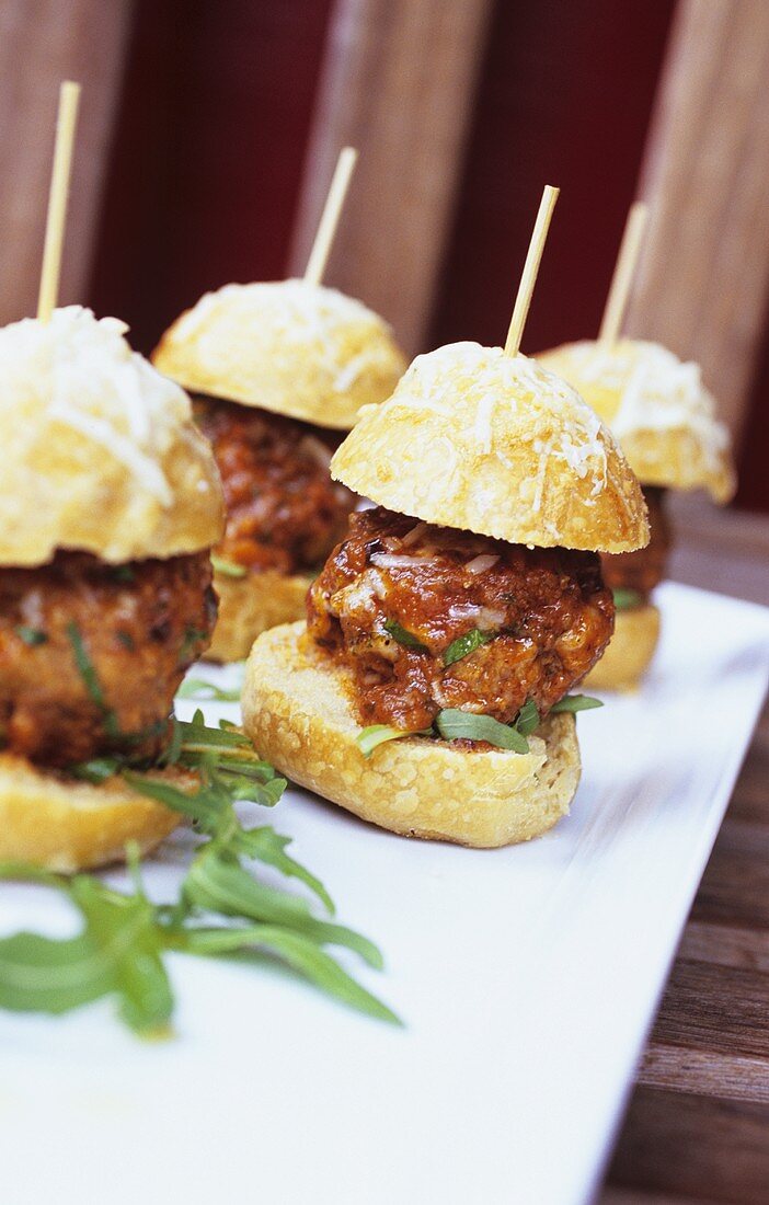 Gravy Meatball Sliders (Sandwiches mit Hackbällchen)