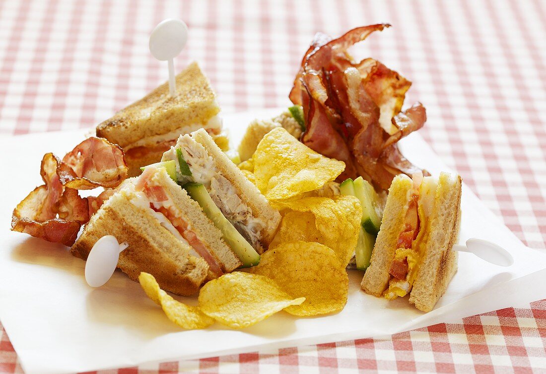Club sandwich with fried bacon and potato crisps