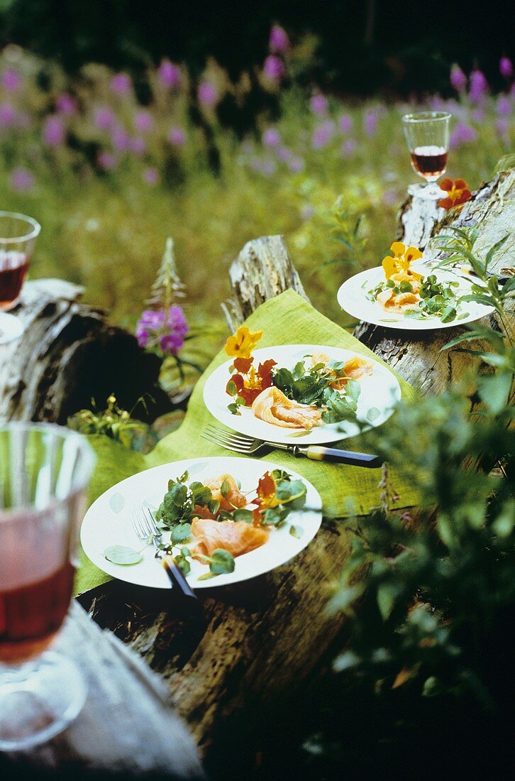 Watercress salad with smoked salmon