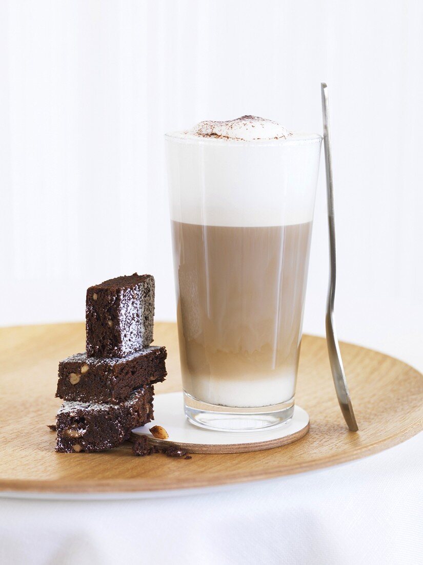 Latte Macchiato mit Brownies