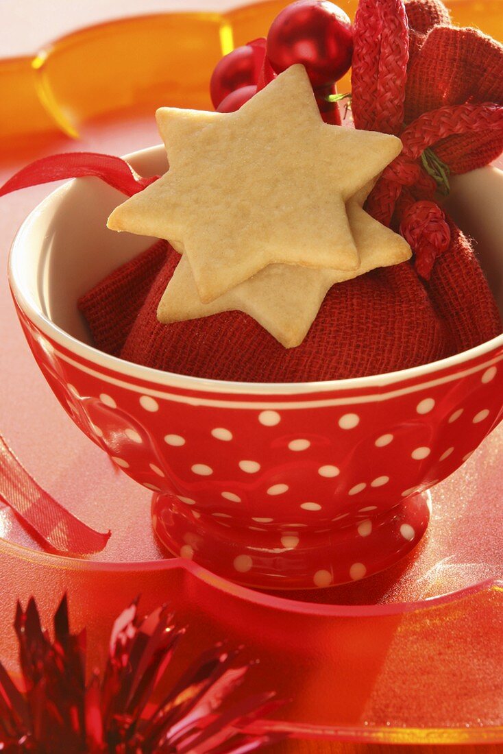 Star biscuits in a bowl