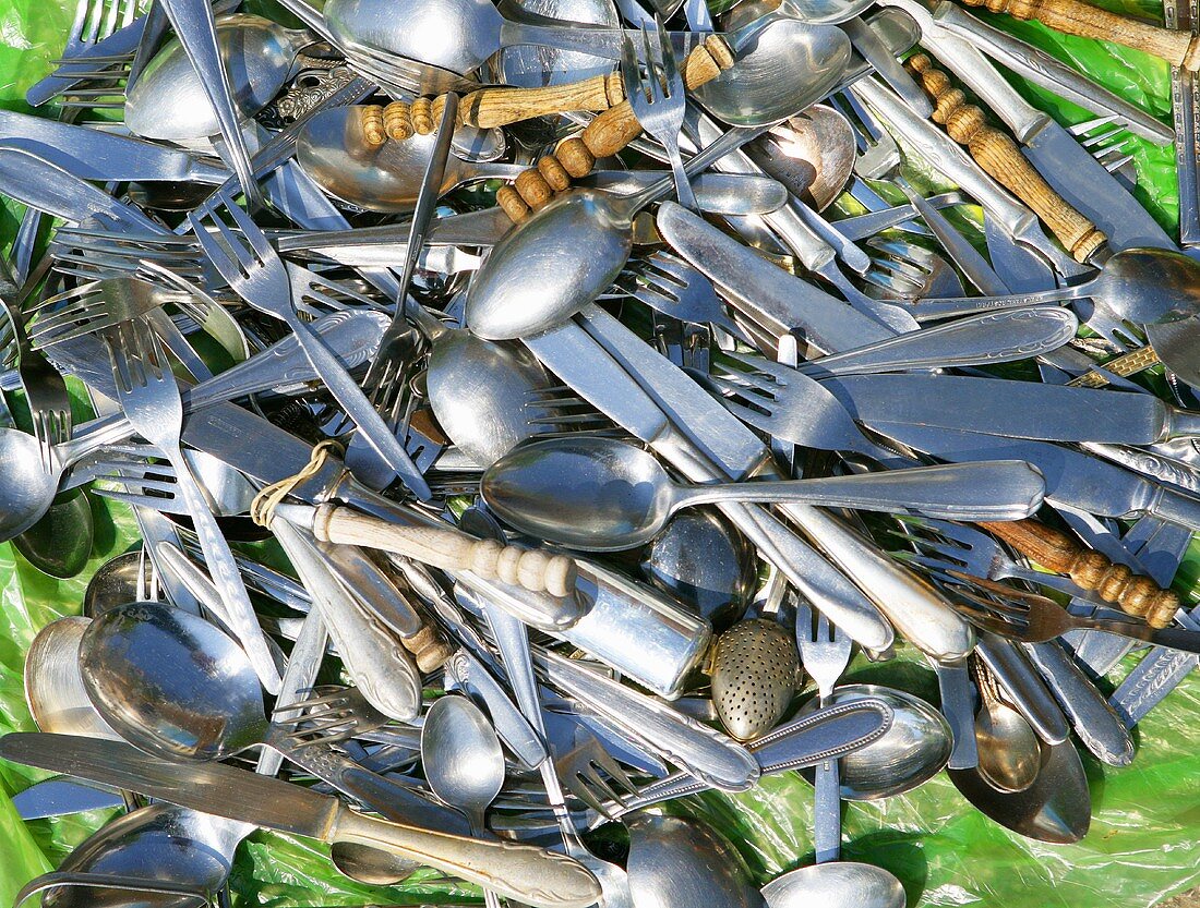 A heap of cutlery