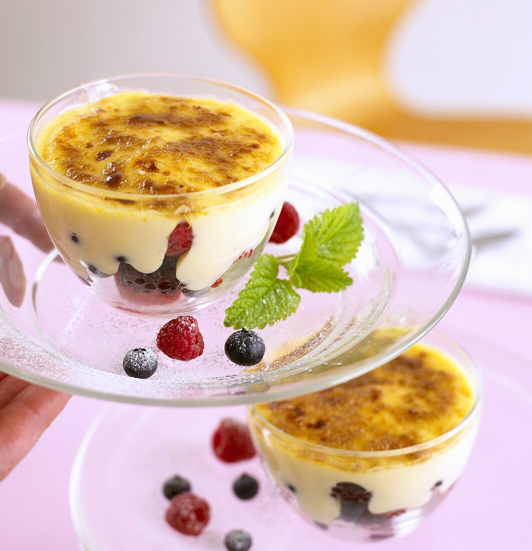 Crème brûlée with mixed berries