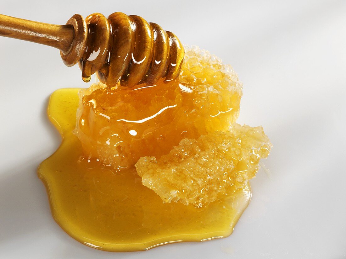 Honeycomb with honey and honey dipper