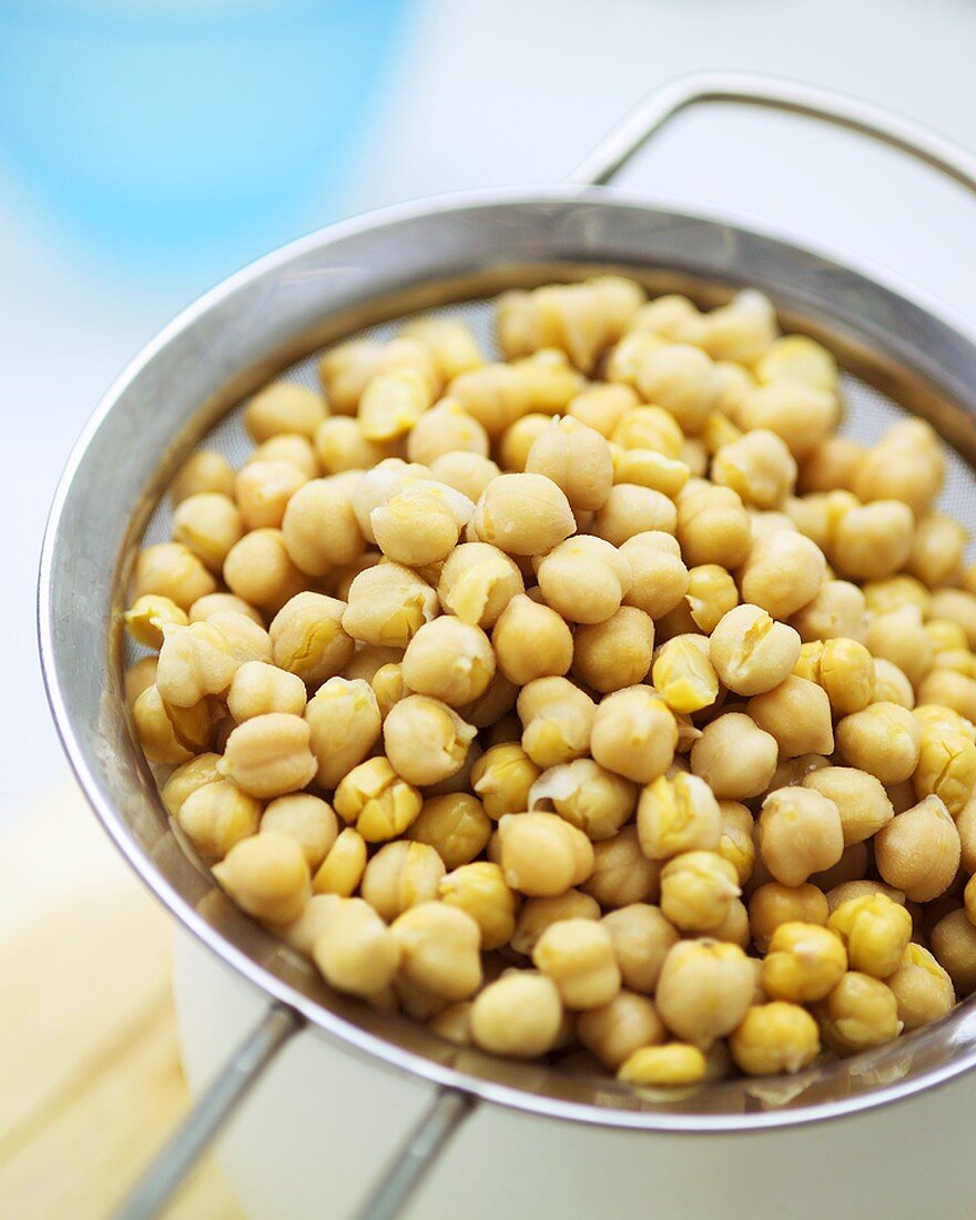 Chick-peas in a sieve