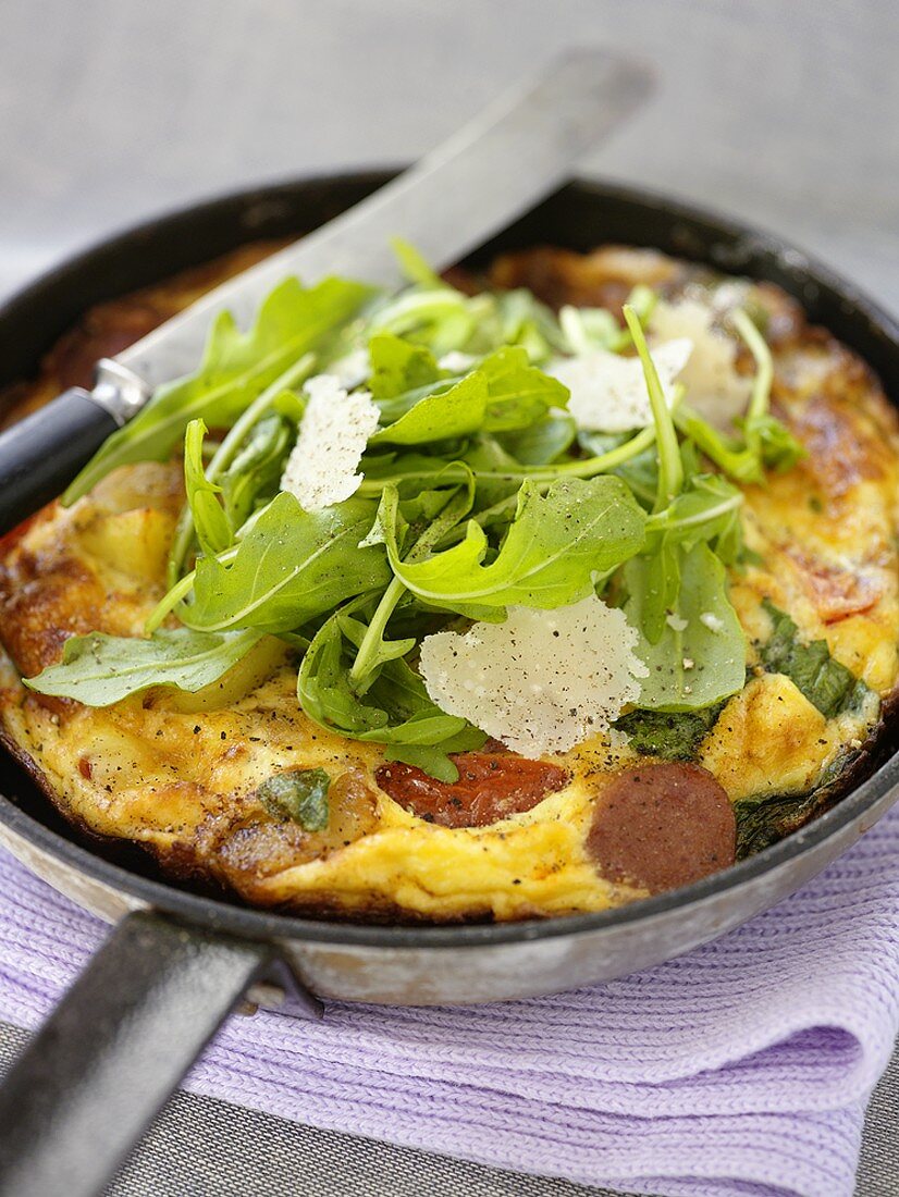 Peasant omelette with rocket in frying pan