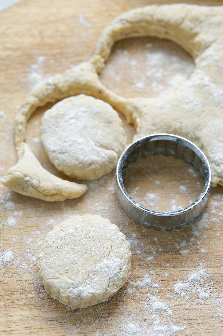 Ausgestochener Teig für Scones