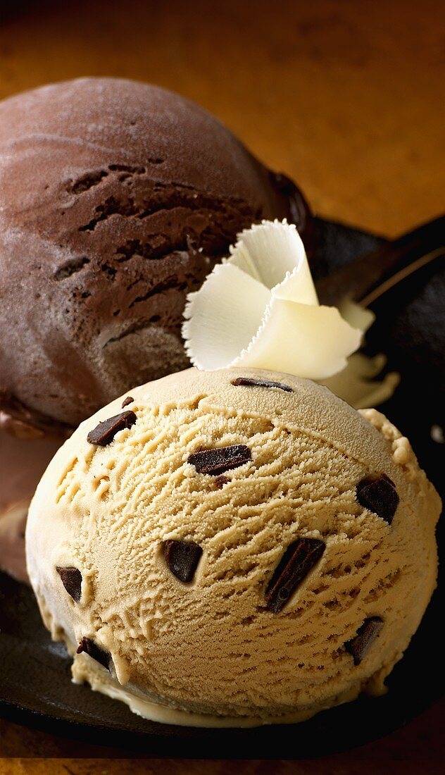 Chocolate & nut ice cream with chocolate, a scoop of each