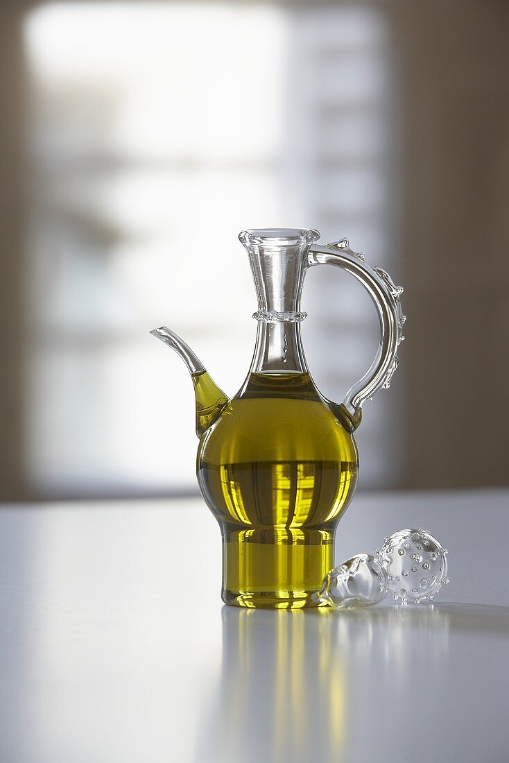 Olivenöl in einer Karaffe