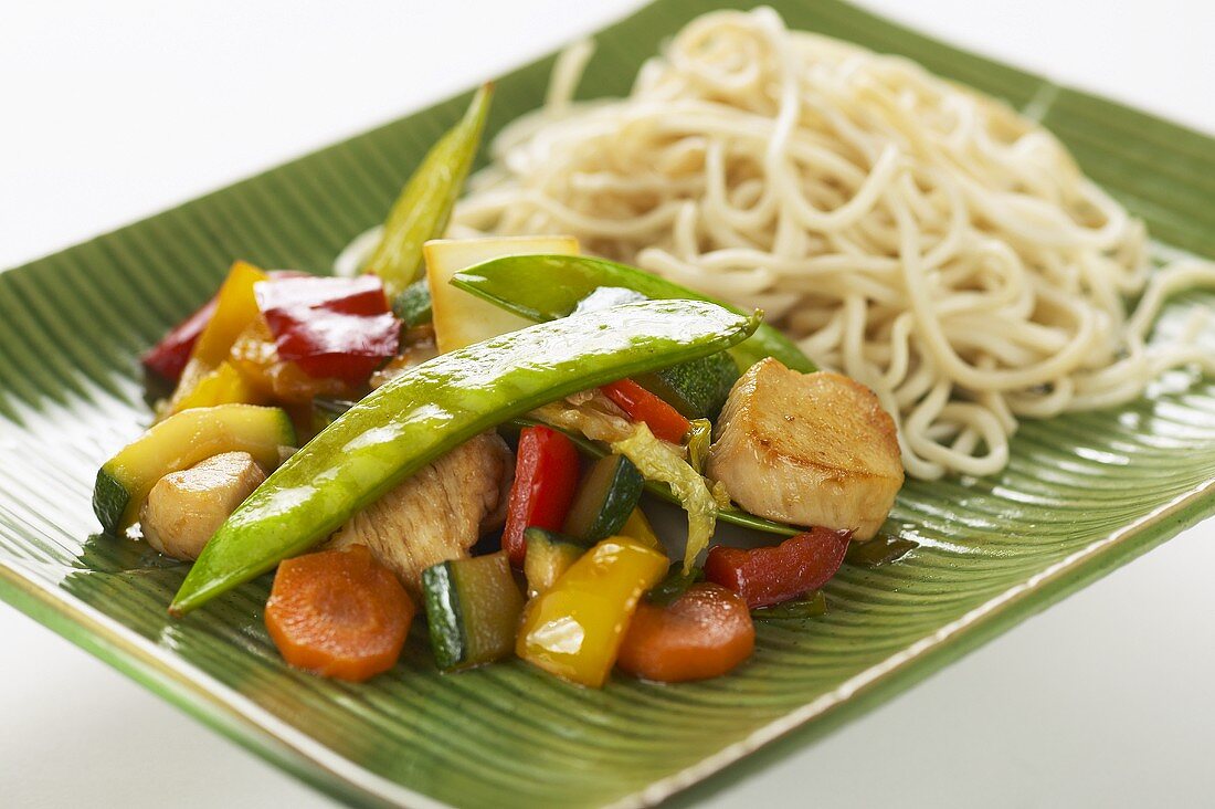 Stir-fried chicken and vegetables with rice noodles