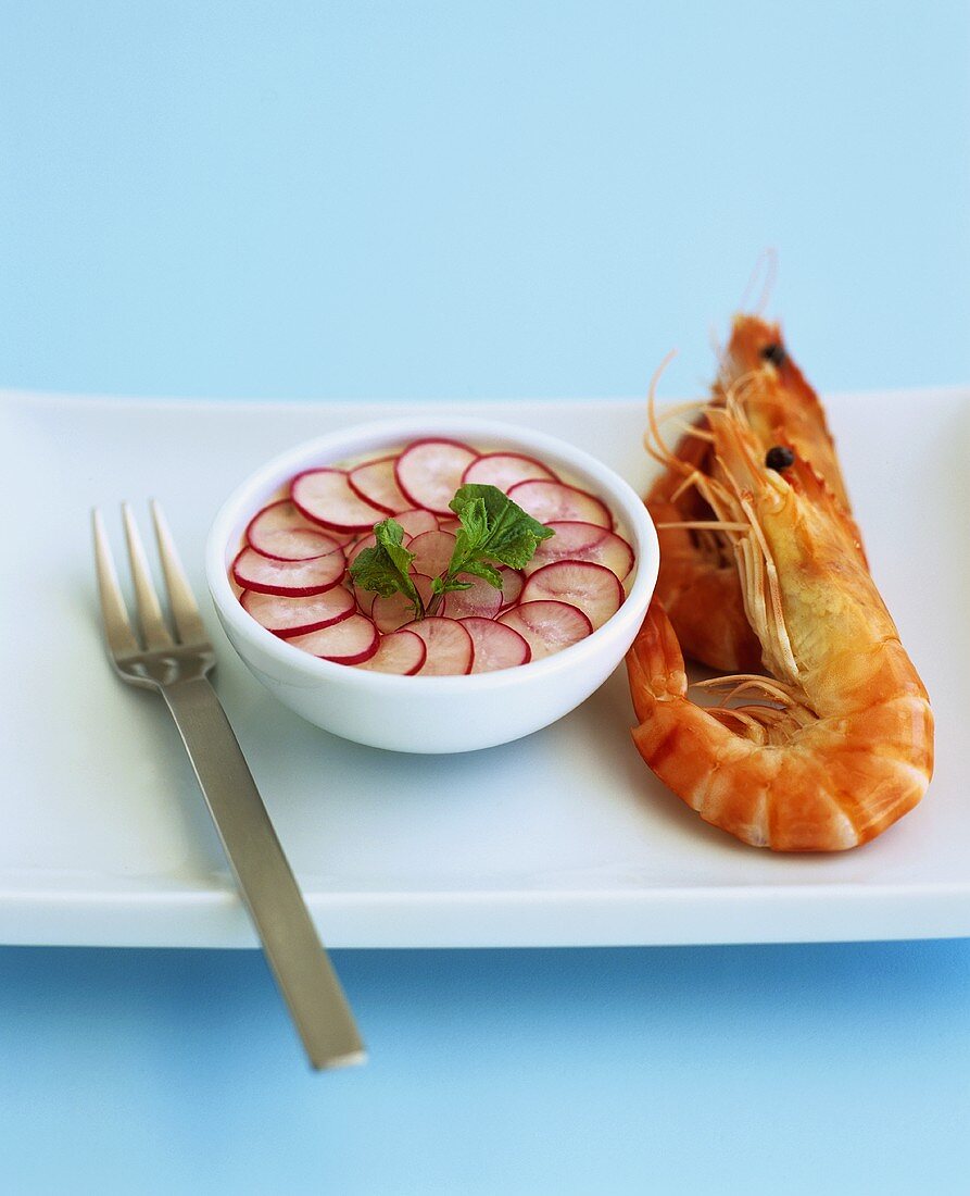 Shrimps mit Spargelmousse und Radieschen