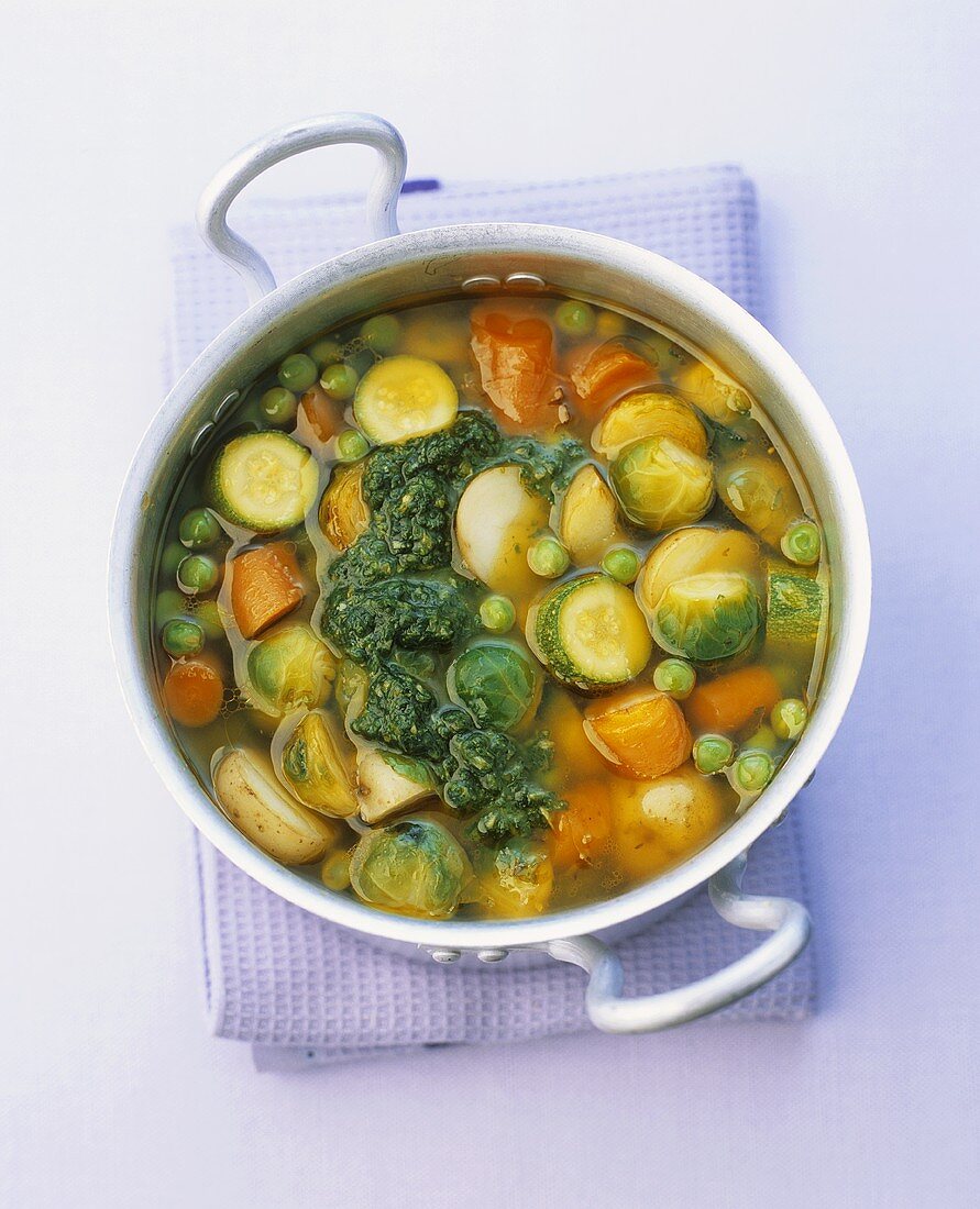 Vegetable stew with pesto