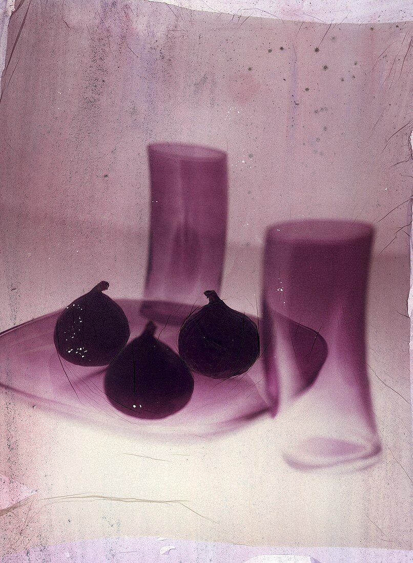 Three figs on a glass plate