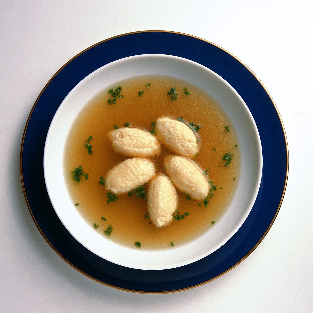 Rindfleischsuppe mit Grießklößchen