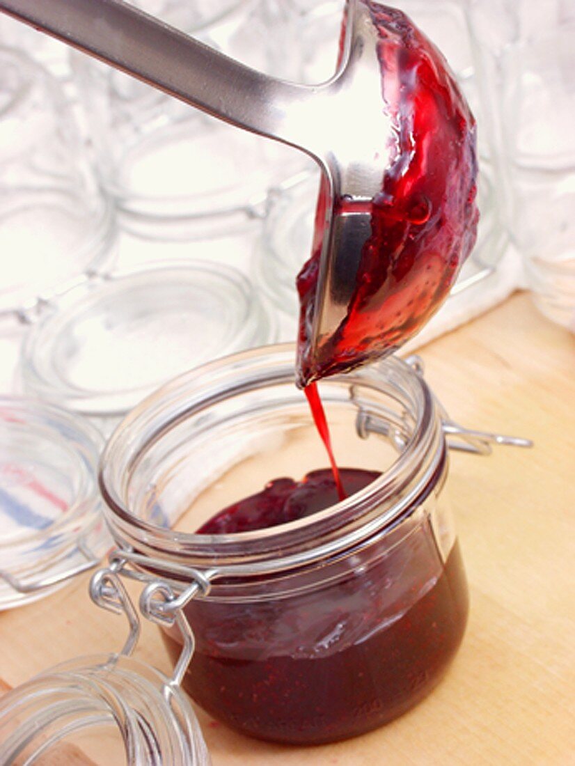 Potting cherry jam