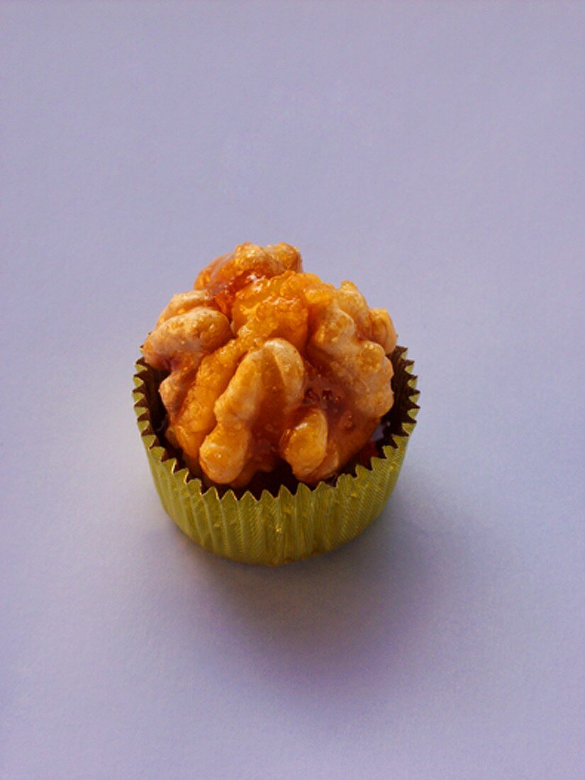 Meraner nut (marzipan sweet) in paper case