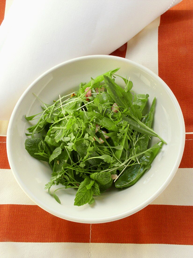 Mangetout salad with cress and bacon