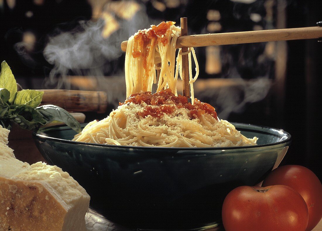 Pasta asciutta (Nudeln mit Tomatensauce & Parmesan, Italien)