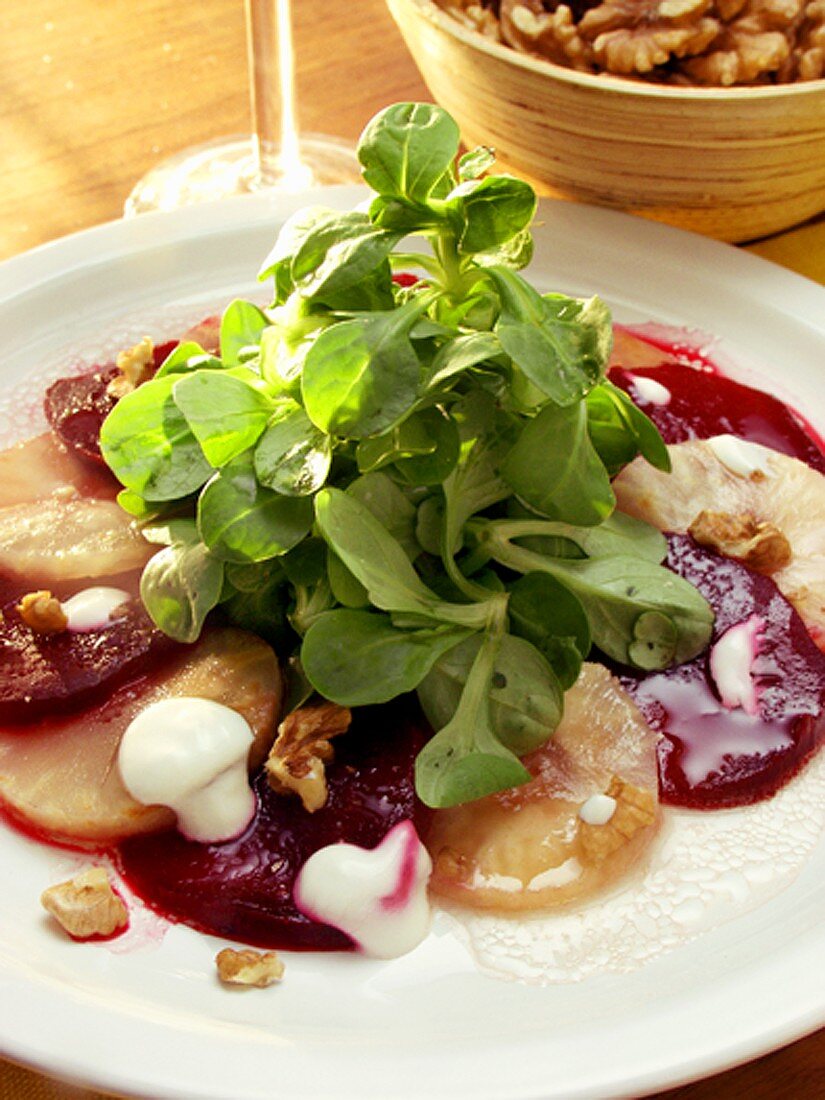 Feldsalat mit Roter Bete und Sellerie