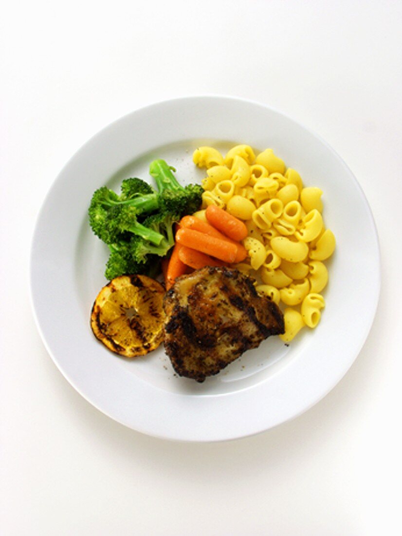 Barbecued chicken breast with noodles and vegetables