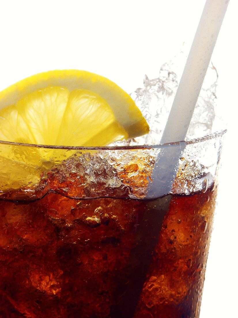 Cola with crushed ice, lemon and straw (close-up)