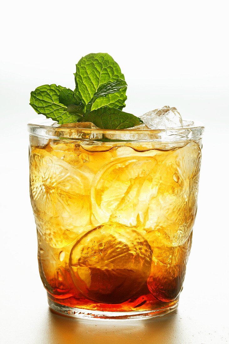 Iced tea with fresh mint