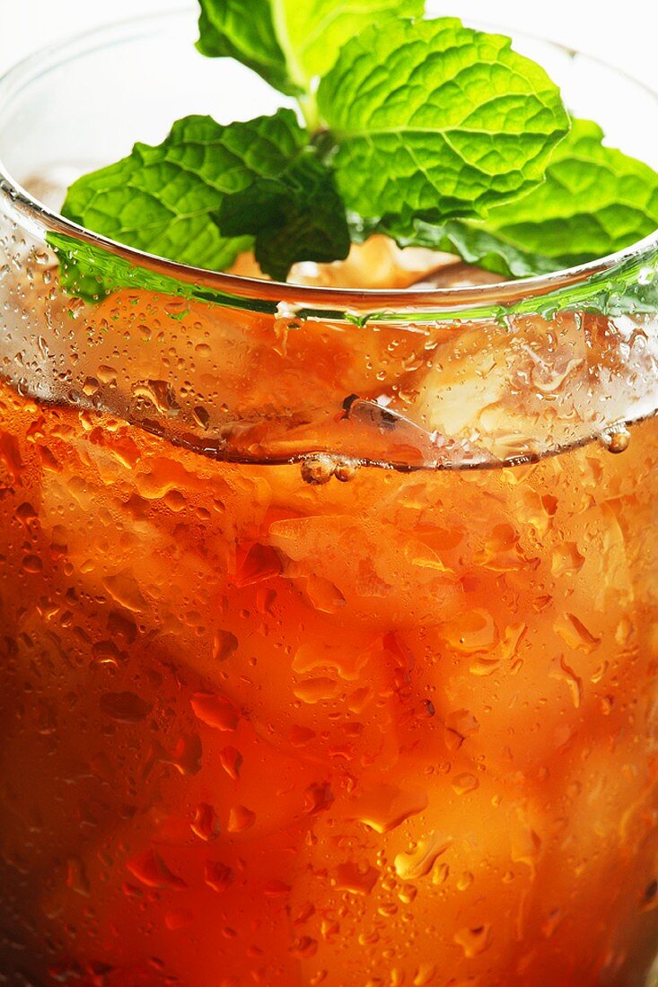 Cold fruit tea with fresh mint