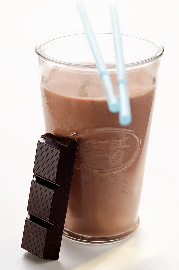 Kakao im Glas; Schokoladenstück