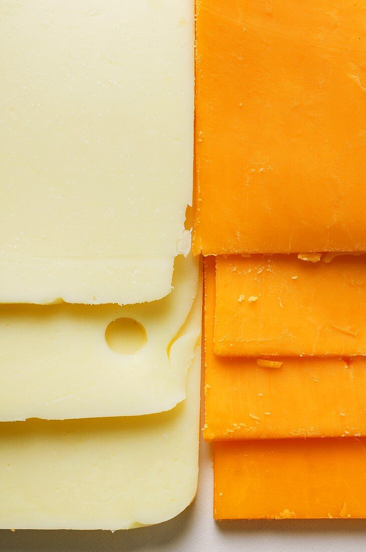 Käsescheiben: American Cheese und Extra Sharp Cheddar