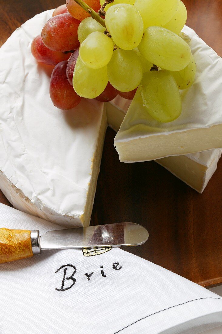 Brie with grapes and cheese knife