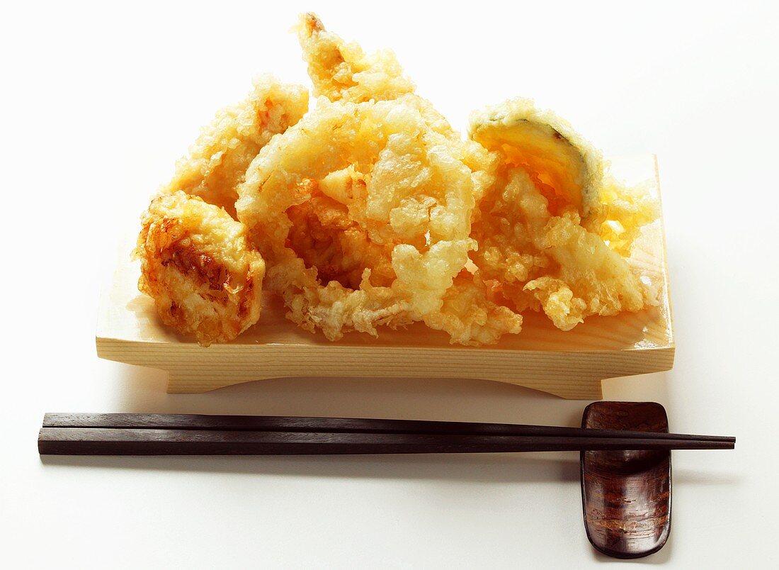 Tempura mit Meeresfrüchten und Gemüse