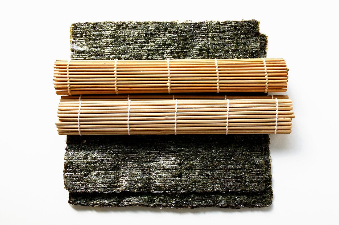 Nori sheets with bamboo mats