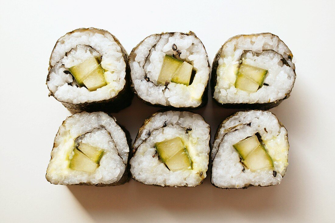 Maki-Sushi mit Gurke