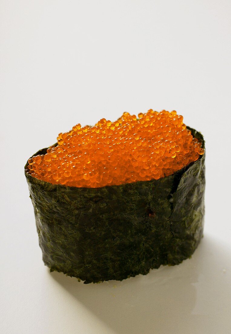 Gunkan-Sushi mit Tobiko (Kaviar vom fliegenden Fisch)