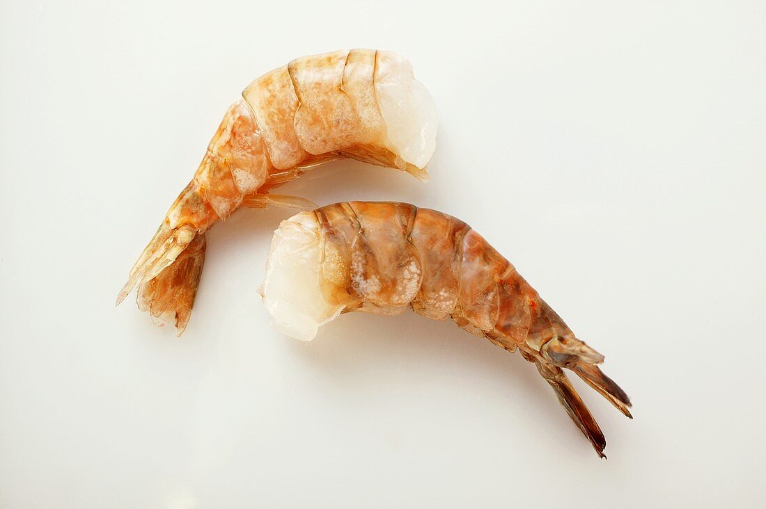 Fresh shrimps, heads removed