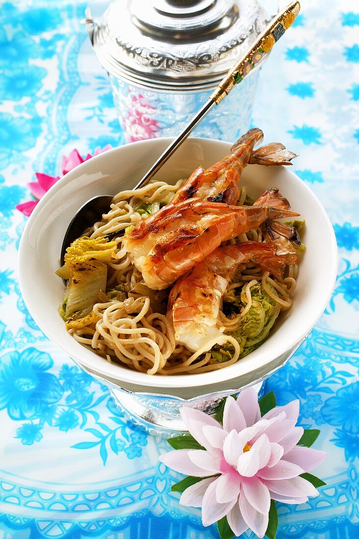 Noodles with fried shrimps and Chinese cabbage