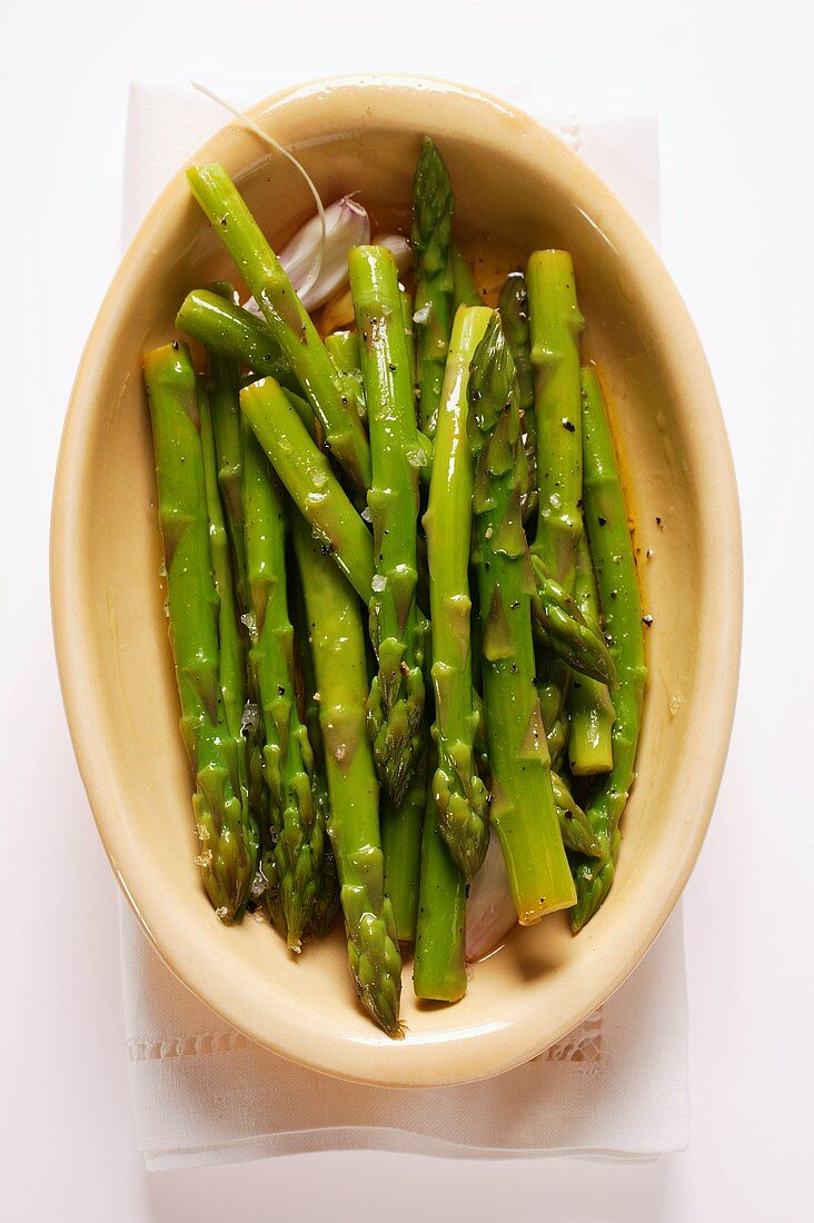 Marinated green asparagus with garlic